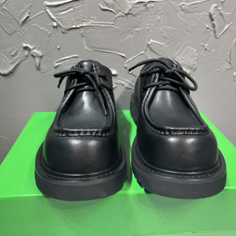 bo*te*ga Ve*ne*ta leather shoes